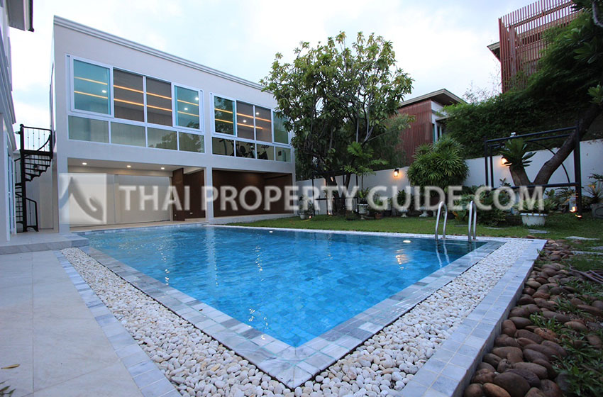 House with Private Pool in Sukhumvit 